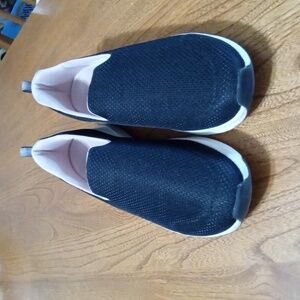 Navy Blue Skechers Sz 10